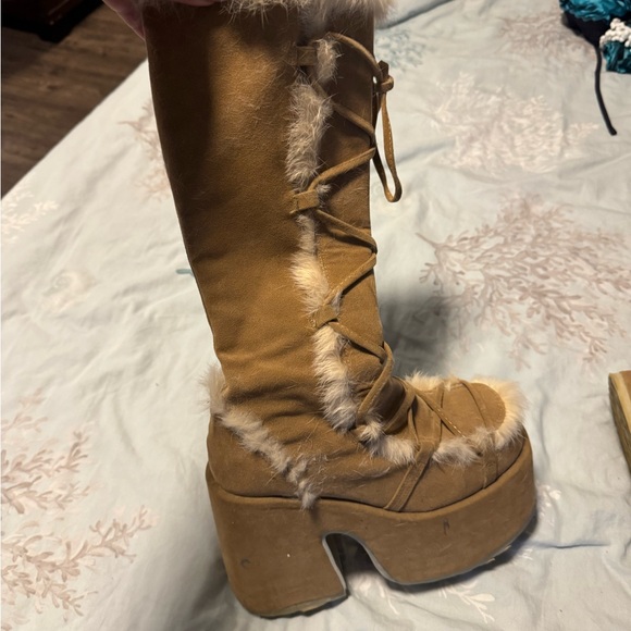 Demonia Tan Fur-Lined Platform Boots 8 - Picture 2 of 5